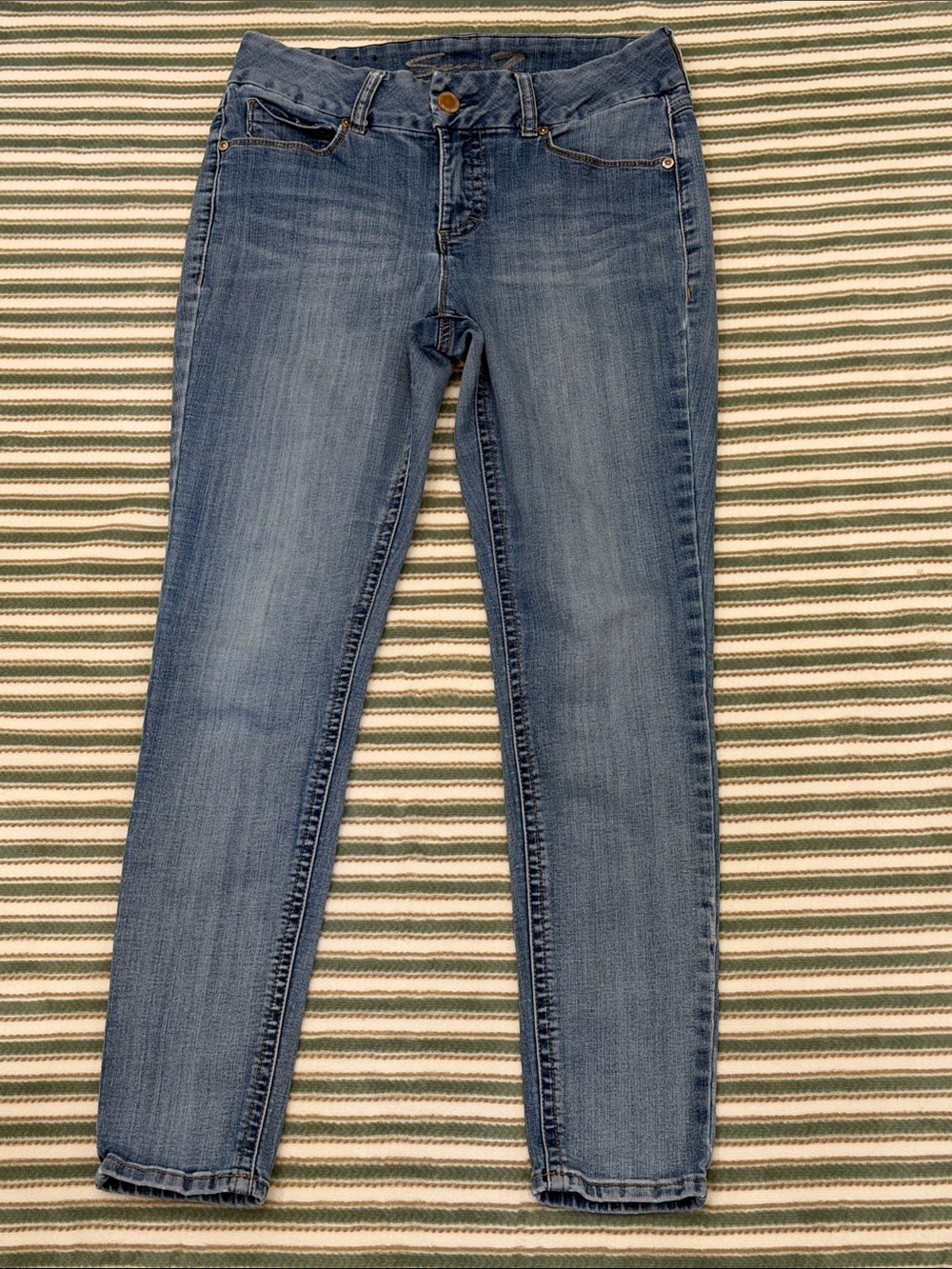 Seven7 Women's Light Blue Jeans size 12